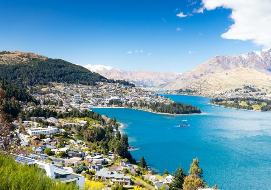 Queenstown New Zealand Social