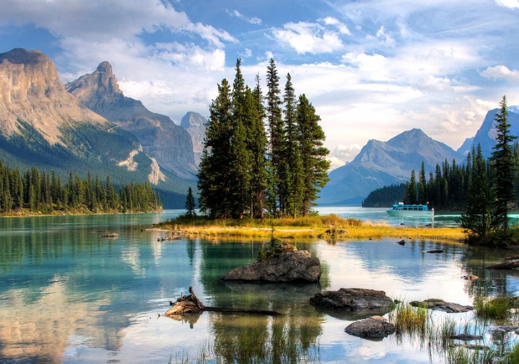 Canada mountain scene 1100x650 1