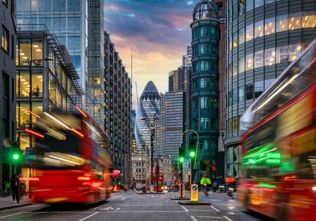 London buses 1100x650