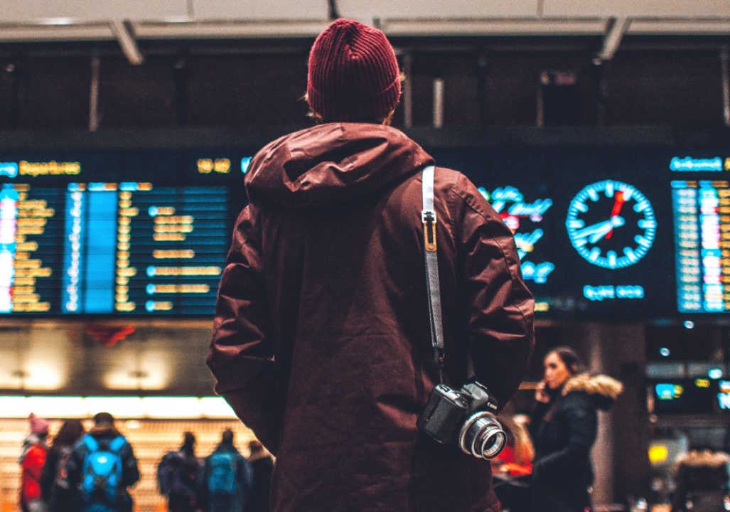 Airport travelers 1100x650