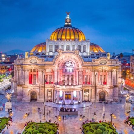Palacio de Bellas Artes at twilight.