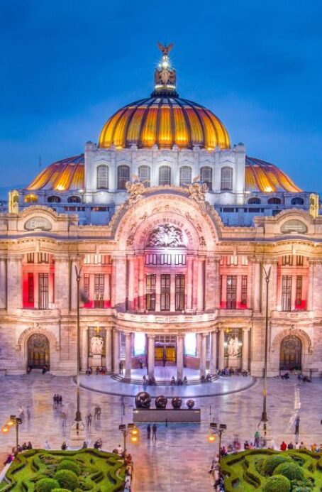 Palacio de Bellas Artes at twilight.